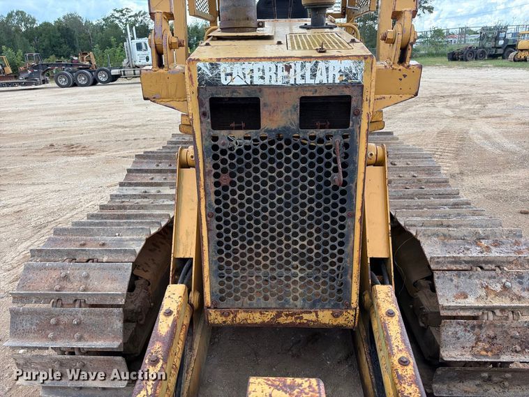 image for item EA7392 1995 Caterpillar D3C dozer