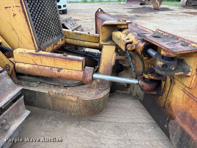image for item EA7392 1995 Caterpillar D3C dozer