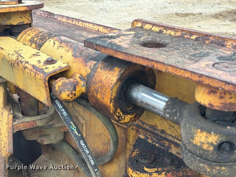 image for item EA7392 1995 Caterpillar D3C dozer
