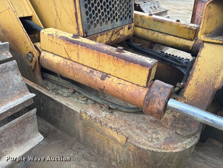 image for item EA7392 1995 Caterpillar D3C dozer