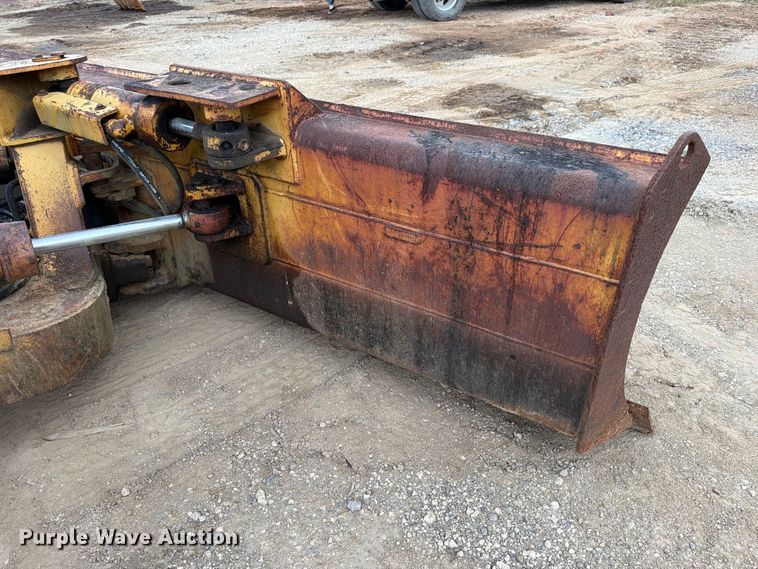 image for item EA7392 1995 Caterpillar D3C dozer