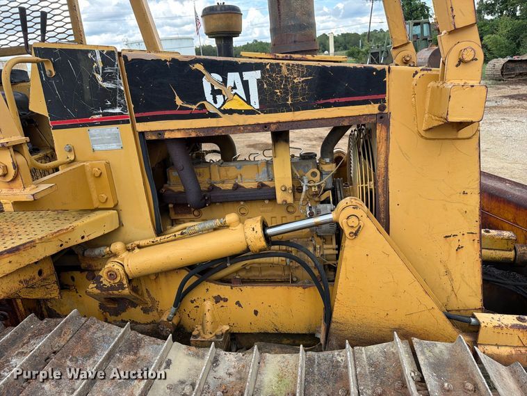 image for item EA7392 1995 Caterpillar D3C dozer