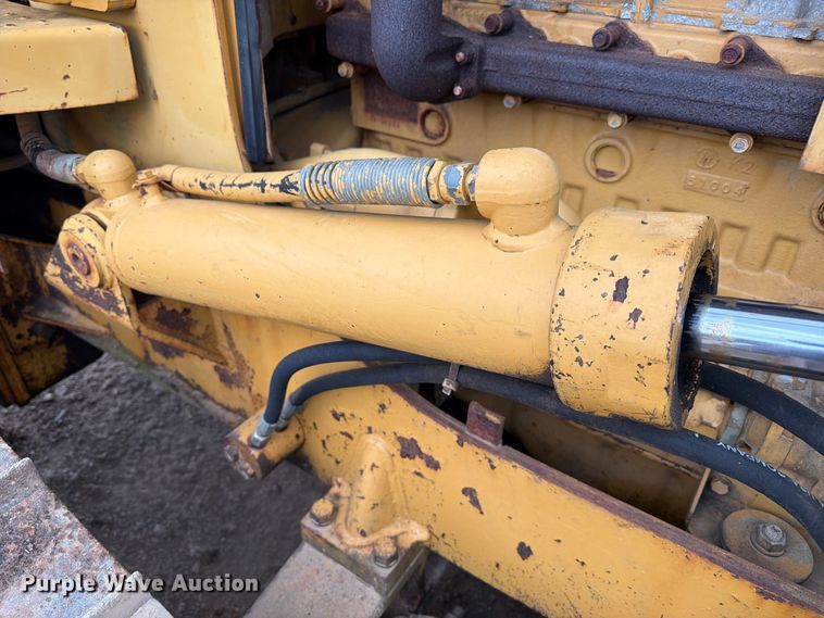 image for item EA7392 1995 Caterpillar D3C dozer