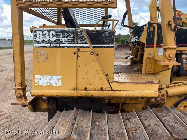 image for item EA7392 1995 Caterpillar D3C dozer