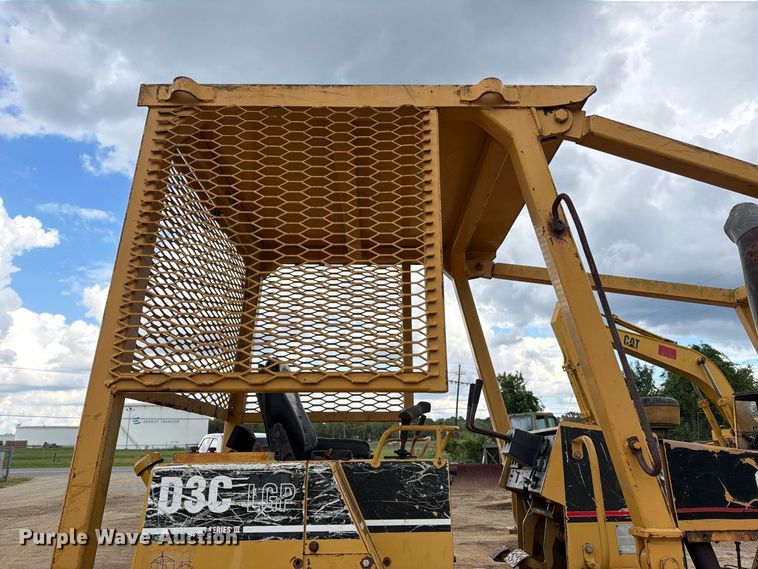 image for item EA7392 1995 Caterpillar D3C dozer