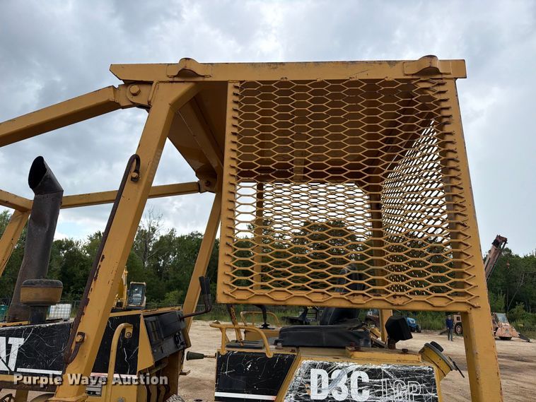 image for item EA7392 1995 Caterpillar D3C dozer