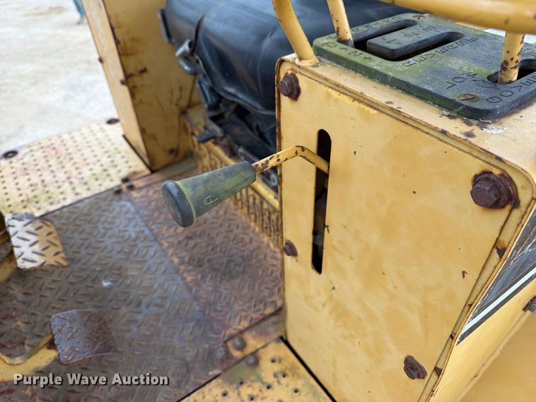 image for item EA7392 1995 Caterpillar D3C dozer