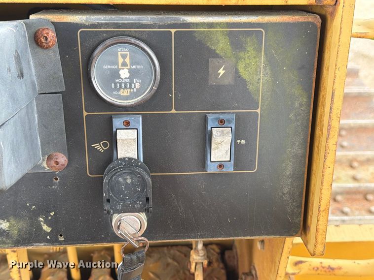 image for item EA7392 1995 Caterpillar D3C dozer