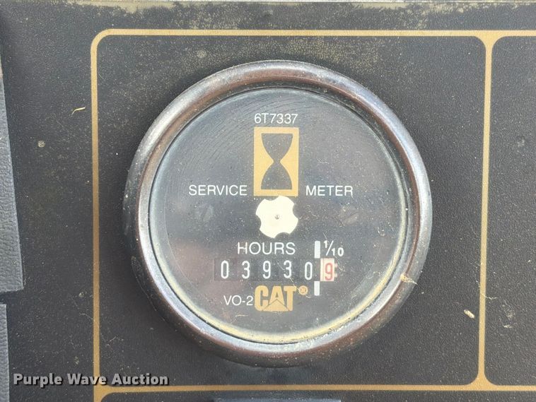 image for item EA7392 1995 Caterpillar D3C dozer