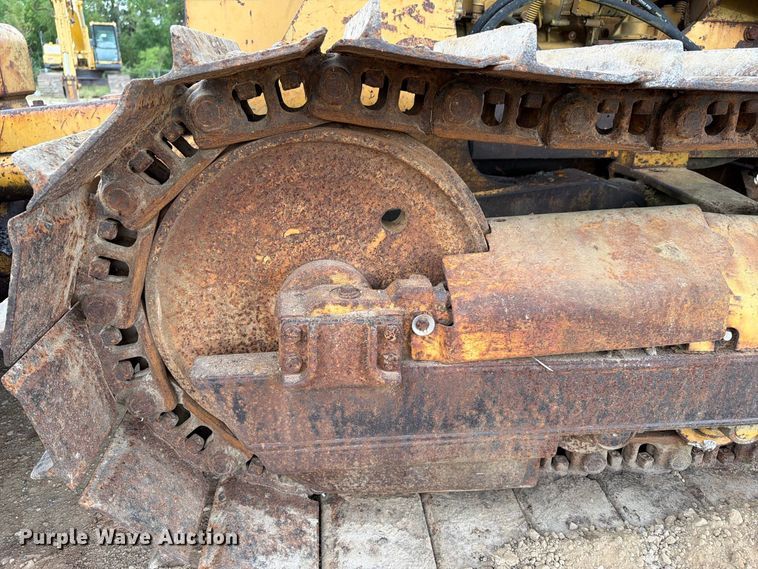 image for item EA7392 1995 Caterpillar D3C dozer