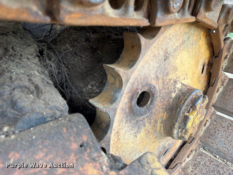 image for item EA7392 1995 Caterpillar D3C dozer
