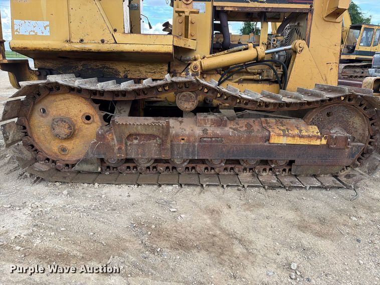 image for item EA7392 1995 Caterpillar D3C dozer