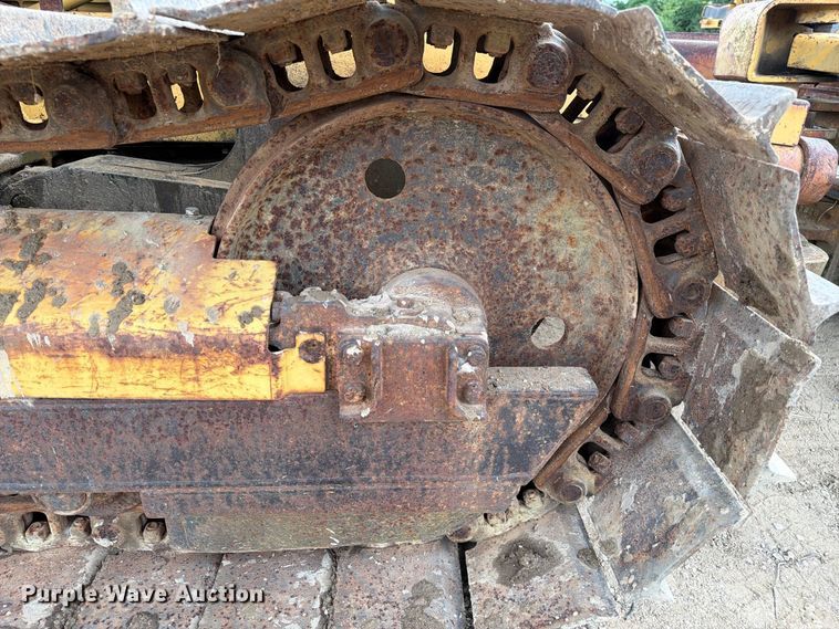 image for item EA7392 1995 Caterpillar D3C dozer