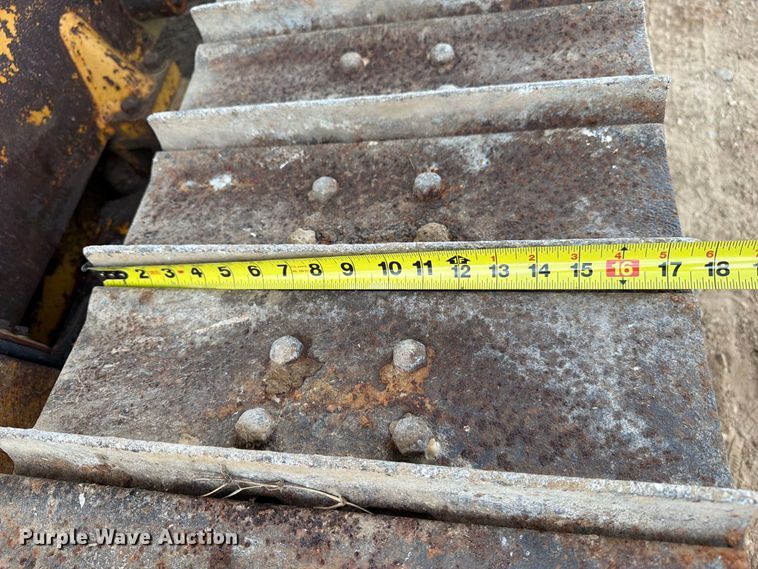 image for item EA7392 1995 Caterpillar D3C dozer