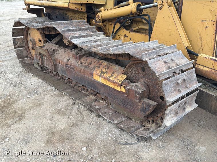 image for item EA7392 1995 Caterpillar D3C dozer