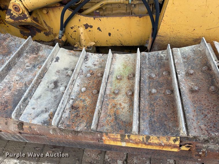 image for item EA7392 1995 Caterpillar D3C dozer