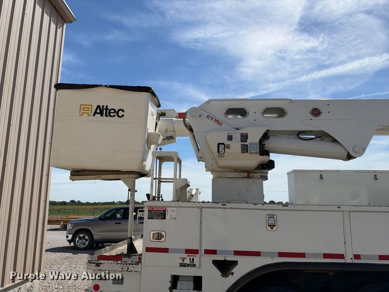 image for item EC4638 2016 Freightliner Business Class M2 bucket truck