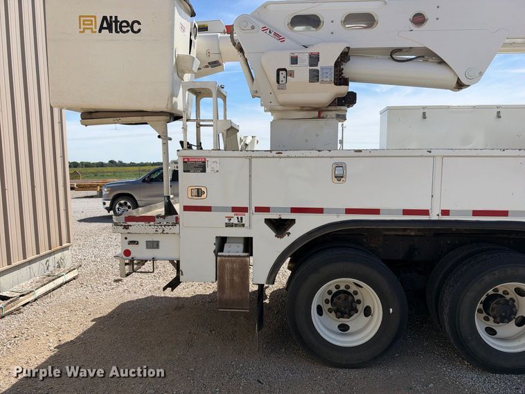 image for item EC4638 2016 Freightliner Business Class M2 bucket truck