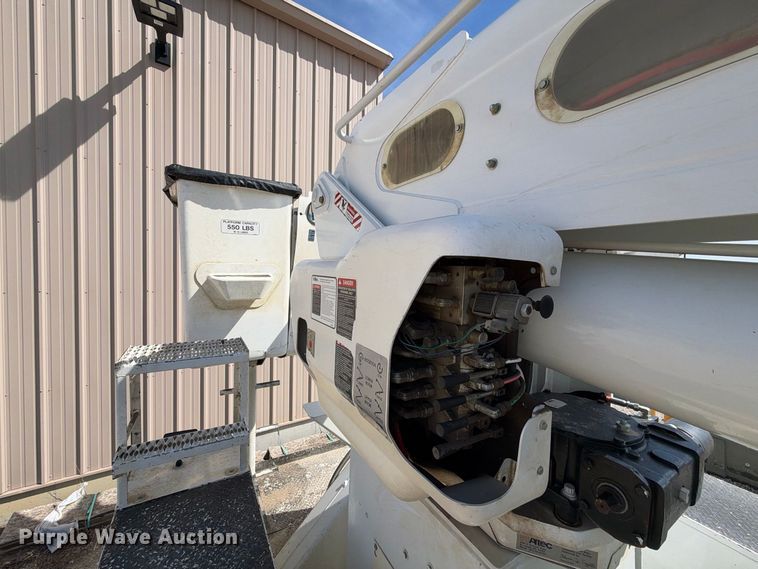 image for item EC4638 2016 Freightliner Business Class M2 bucket truck