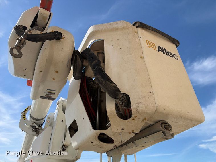 image for item EC4638 2016 Freightliner Business Class M2 bucket truck