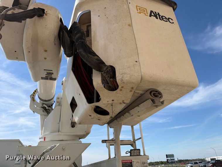 image for item EC4638 2016 Freightliner Business Class M2 bucket truck