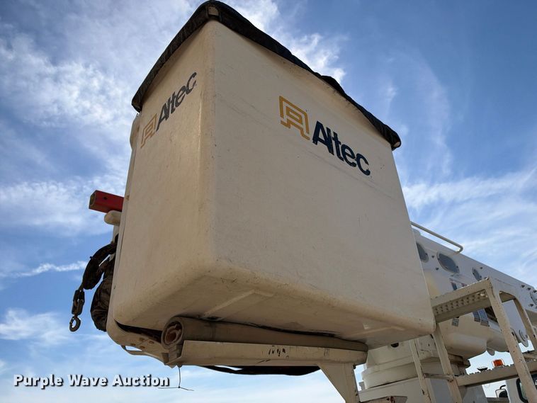 image for item EC4638 2016 Freightliner Business Class M2 bucket truck