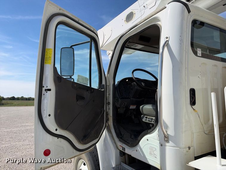 image for item EC4638 2016 Freightliner Business Class M2 bucket truck