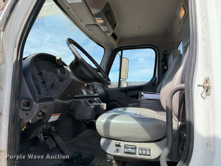 image for item EC4638 2016 Freightliner Business Class M2 bucket truck