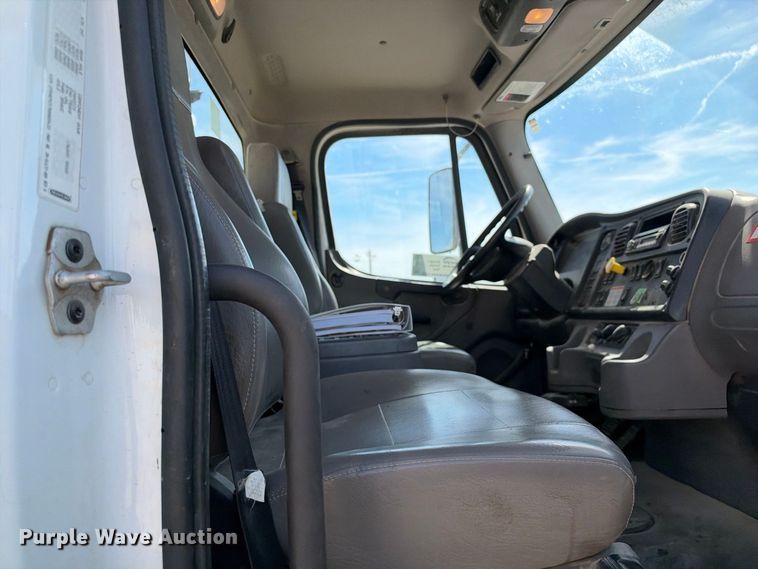 image for item EC4638 2016 Freightliner Business Class M2 bucket truck