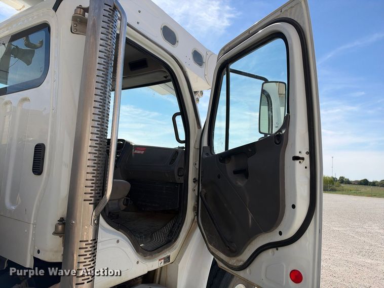 image for item EC4638 2016 Freightliner Business Class M2 bucket truck