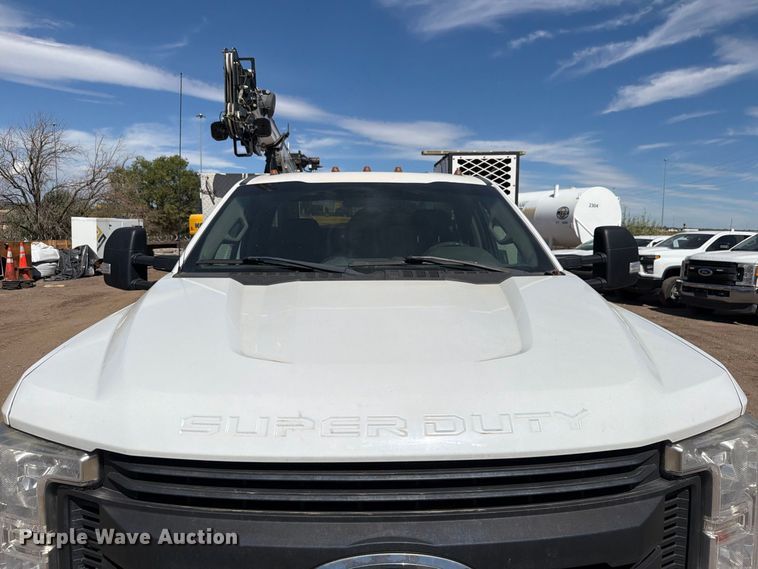 image for item ED0207 2017 Ford F550 Super Duty utility / service truck