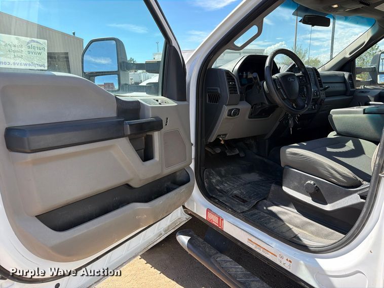 image for item ED0207 2017 Ford F550 Super Duty utility / service truck