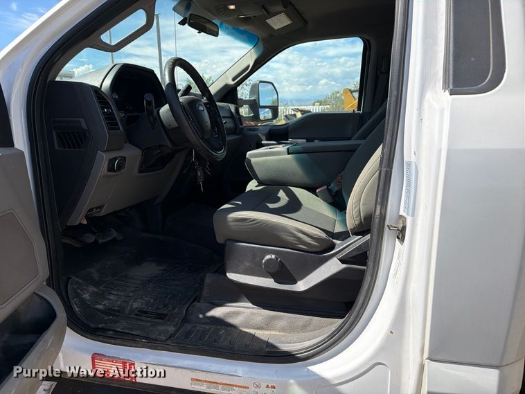 image for item ED0207 2017 Ford F550 Super Duty utility / service truck