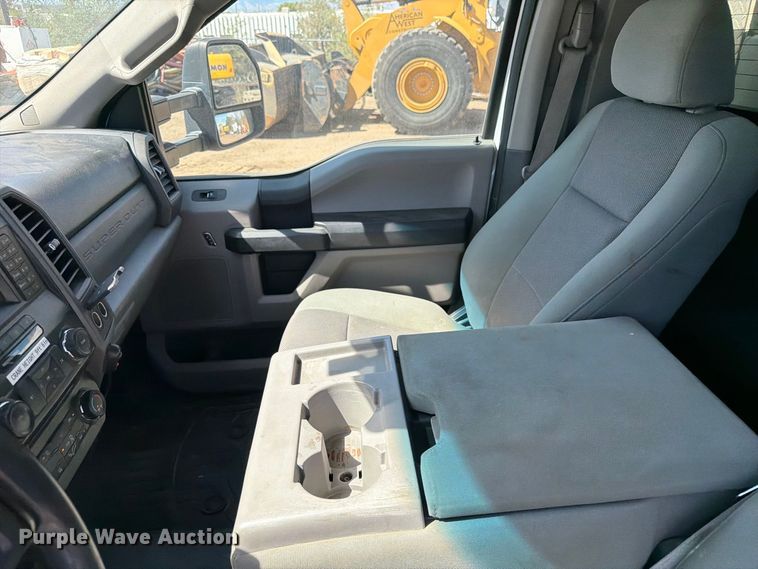 image for item ED0207 2017 Ford F550 Super Duty utility / service truck