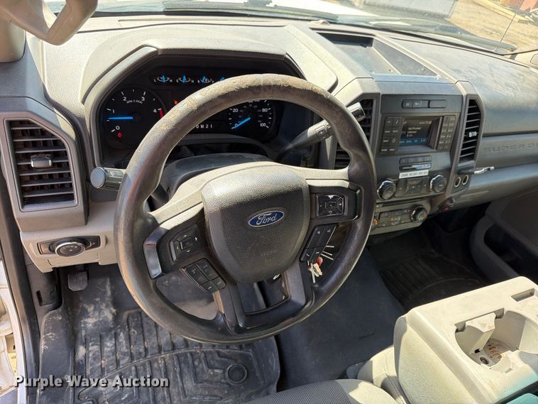 image for item ED0207 2017 Ford F550 Super Duty utility / service truck