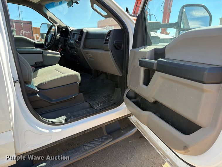 image for item ED0207 2017 Ford F550 Super Duty utility / service truck