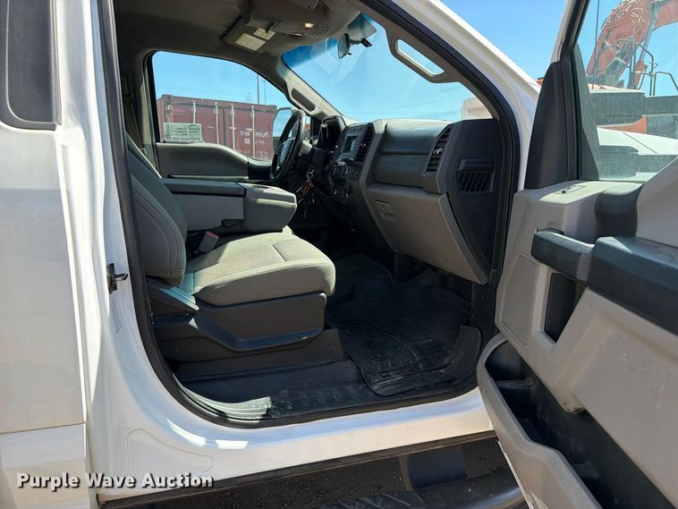 image for item ED0207 2017 Ford F550 Super Duty utility / service truck