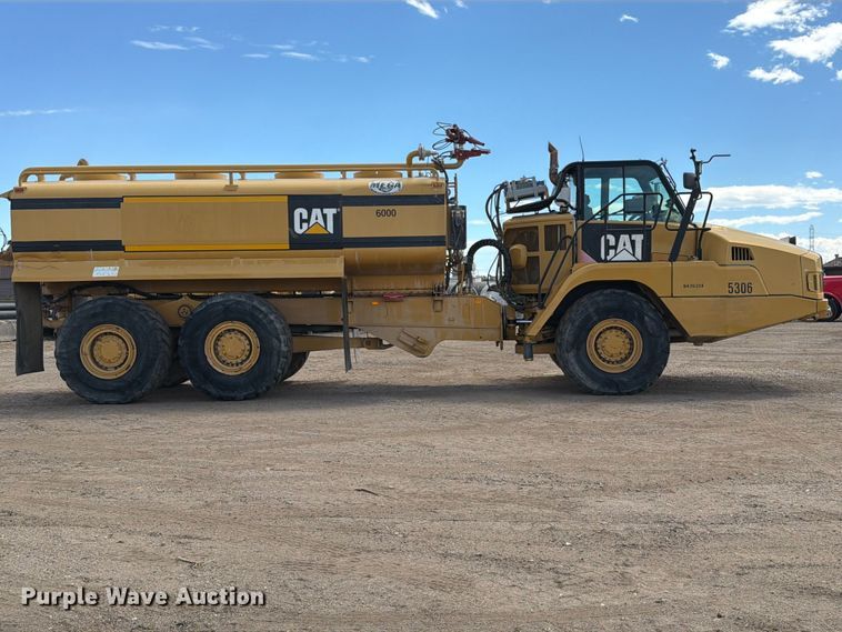 image for item ED0208 2015 Caterpillar 730C water wagon