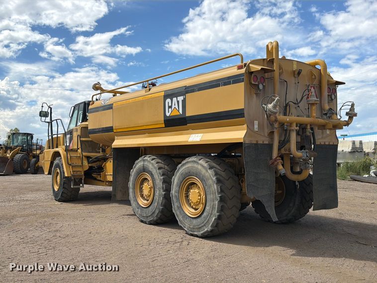 image for item ED0208 2015 Caterpillar 730C water wagon