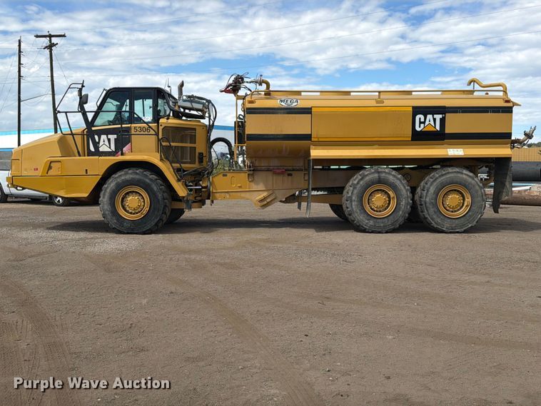image for item ED0208 2015 Caterpillar 730C water wagon