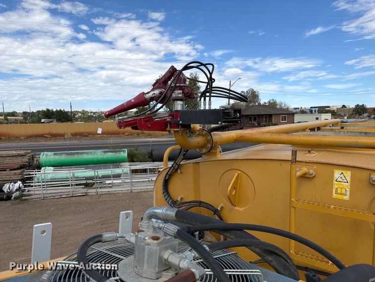 image for item ED0208 2015 Caterpillar 730C water wagon