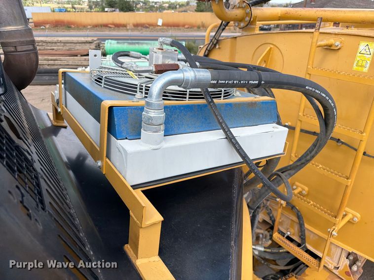image for item ED0208 2015 Caterpillar 730C water wagon