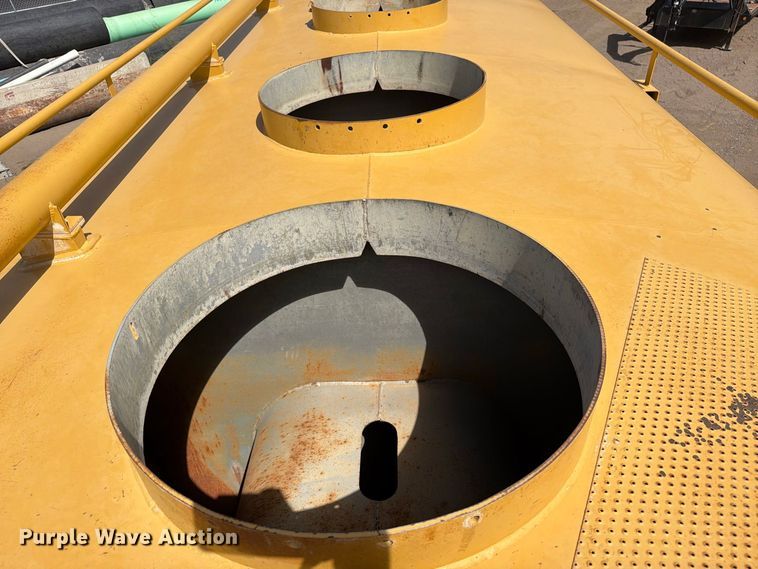 image for item ED0208 2015 Caterpillar 730C water wagon