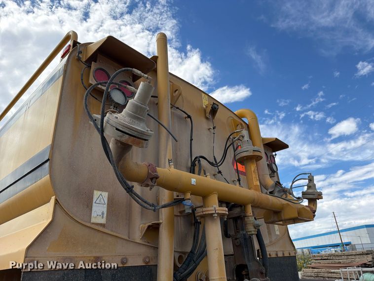 image for item ED0208 2015 Caterpillar 730C water wagon