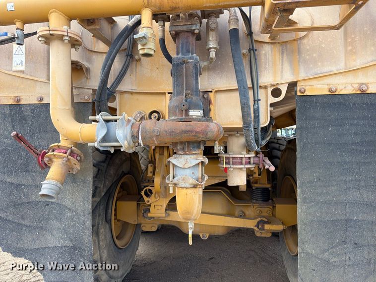 image for item ED0208 2015 Caterpillar 730C water wagon