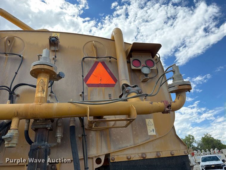image for item ED0208 2015 Caterpillar 730C water wagon