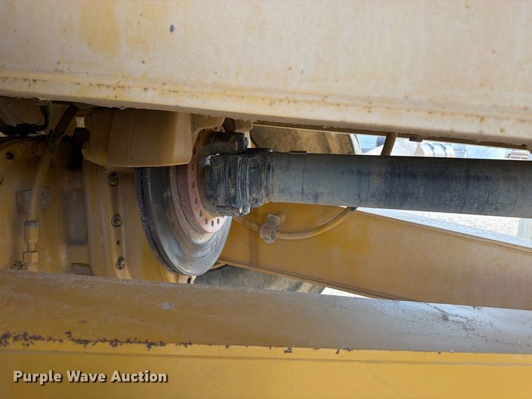 image for item ED0208 2015 Caterpillar 730C water wagon