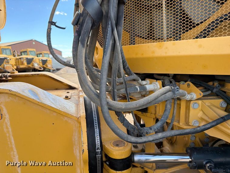 image for item ED0208 2015 Caterpillar 730C water wagon