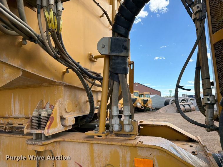 image for item ED0208 2015 Caterpillar 730C water wagon