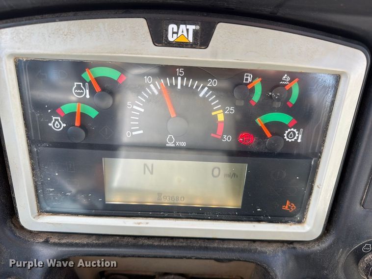image for item ED0208 2015 Caterpillar 730C water wagon